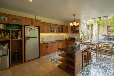 Private Villa - Griya Bayan Kraguman Отели рядом с достопримечательностью «Titik Nol KM Kota Klaten»