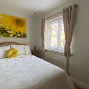 Modern 1st floor apartment 鄰近阿什福德國際車站的酒店