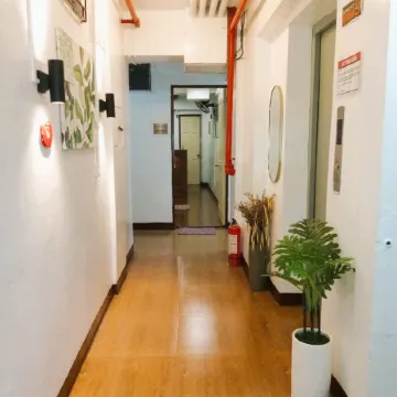 BGC Suites EDSA Отели рядом с достопримечательностью «Корейское посольство»