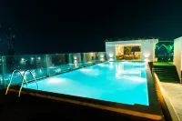 Royal Raj Hotel - Pools