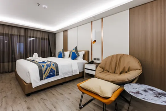 รูปภาพของSwimming pool/gym/laundry/daily cleaning/daily breakfast