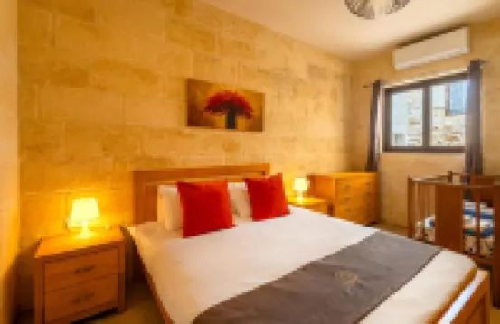 Nadurija - 4 bedrooms (sleeps 8+2 kids) Nadur village