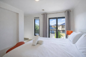 Contemporary Family Living at 4 Seafarer Way