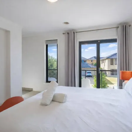 Contemporary Family Living at 4 Seafarer Way Отели в г. Пойнт Кук