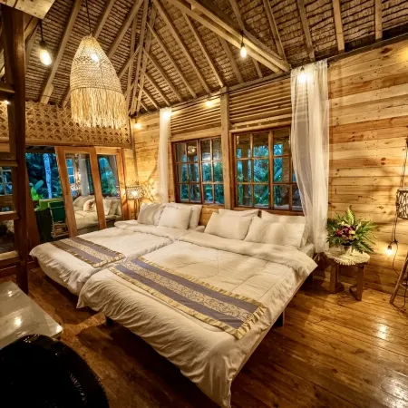 Sundown Farm Stay | Pinewood Villa with Pool