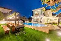 Moon Shade Pool Villa Pattaya - สระว่ายน้ำส่วนตัว