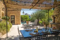 Provencal Mas – Gordes, Pools & Amazing View - 4-Star