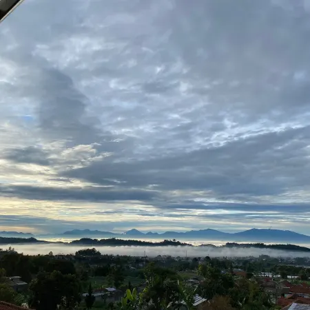 Villa Tangkuban Foothills Lembang - 5 Bedrooms - Private