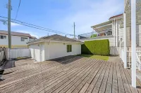Light‑filled Contemporary 4BR Home | Free Parking - 2 звезды