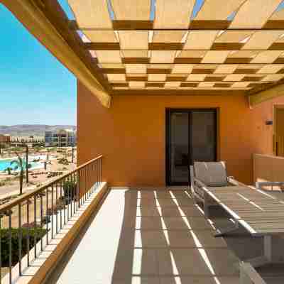 Desert-Chic 2BR + Loft | Pools, Balconies, Gouna Others