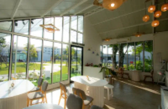 The O-Zone Airport Riviera Lodge