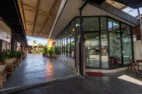 Studio251 HOUSE Hotels in Lang Suan District