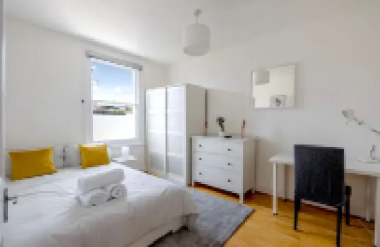 Greener Stays - A Beautiful 3-double bedroom House 鄰近White Hart Lane的酒店