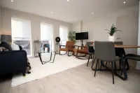 Sleek and Modern 2BR Home - Cardiff Bay!