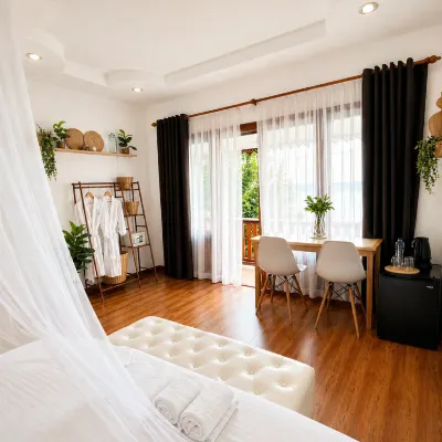 Secret Place Hotel & Restaurant Hotels near Ao Chaloklum Bay