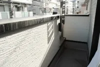 【新宿97㎡獨棟】步行5分鐘到車站｜免費停車｜適合6～9人 - 停車場