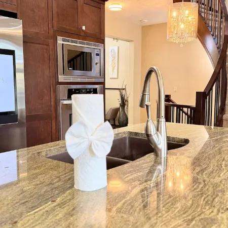 Spacious 3BR House in Aspen Hills