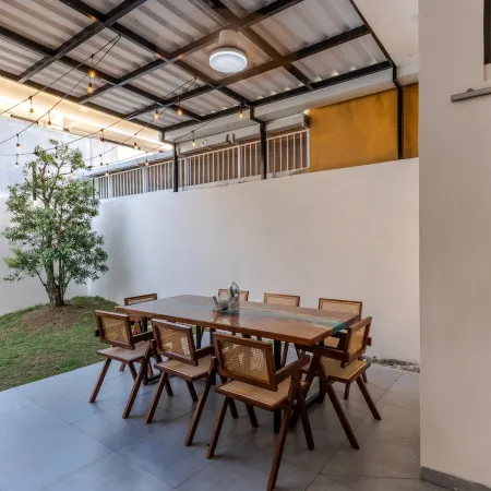 Kyzen - Modern 4BR Family Home w/ Private Garden
