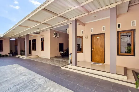 TNC Residence Syariah Mataram Отели рядом с достопримечательностью «Udayana»