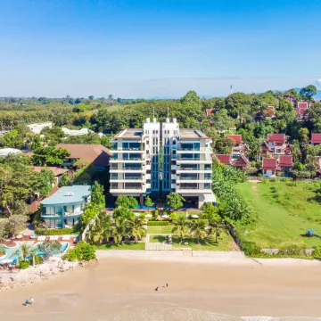 Escape Condominium Beachfront Suites - Mae Phim