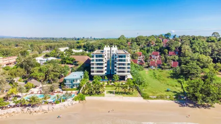 Escape Condominium Beachfront Suites - Mae Phim