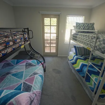 Unit Close to Airport, Hospital, Shops & Transport