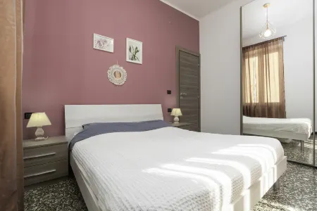 Rosa Homes the Red - Cozy 2 Bedrooms Genoa Historic Center, Aquarium