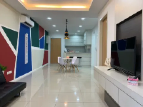 Four season Condo/3 Rooms/4 min to Airport