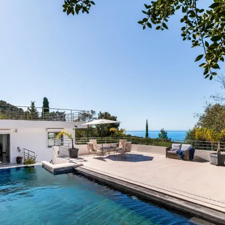 Sunny Seabreeze Villa, Eze, pool close to Monaco