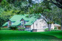 Chez Drocella Eglantine Lodge - Homestays