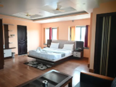 Hotel Tulusi Inn バーバムのホテル