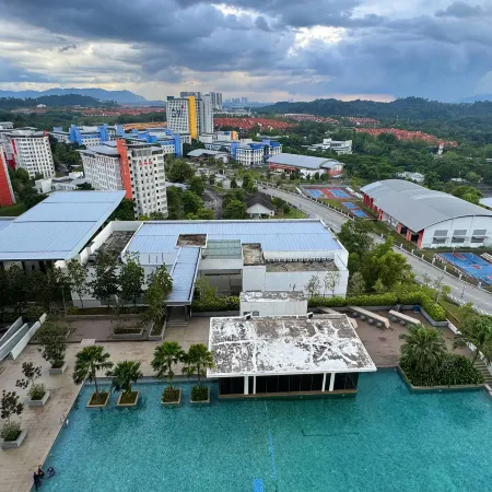 Pool View Air-Con Studio @Tiara Imperio Bangi
