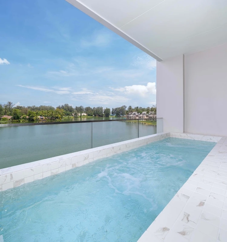 รูปภาพของStylish Lakeview Apt | 2BR 2BA + Balcony Views and Private Jacuzzi