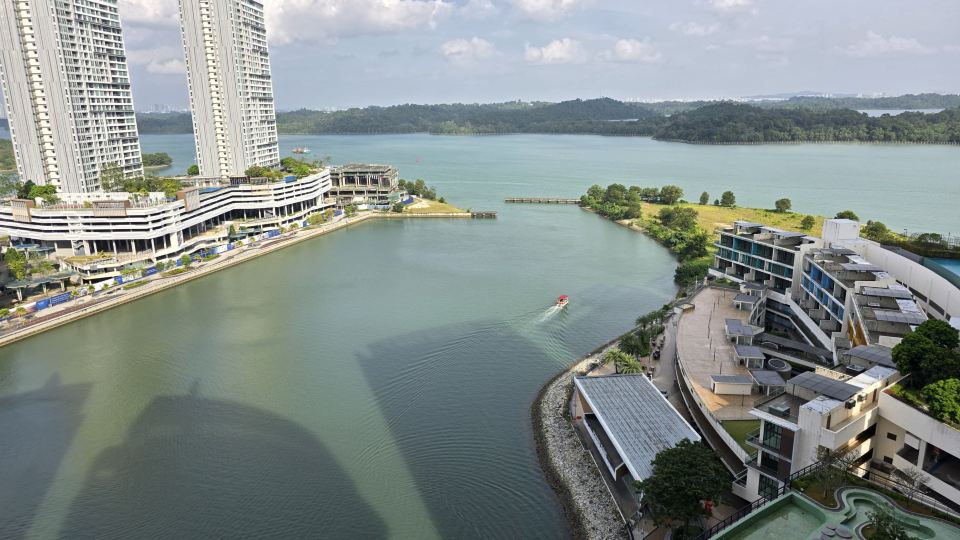 Seaview-Pinetree Marina Resort 2BR - 5 mins to Legoland