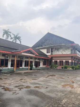 Dewi Ratih Hotel Batang Отели в г. Batang