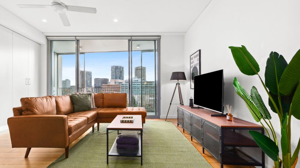 Central charming 2 bedrooms with balcony & aircon