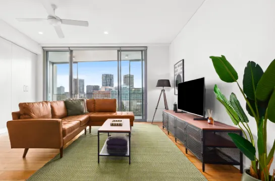 Central charming 2 bedrooms with balcony & aircon