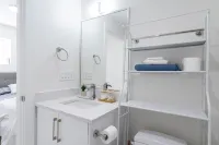 Vancouver quiet cozy 2BR1BA private entry suite near Skytrain