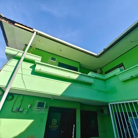 Roomy Guesthouse