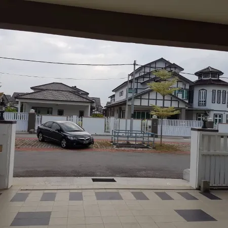 Sitiawan semi D homestay with 4 bedrooms
