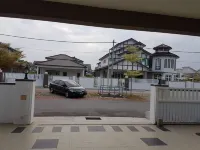 Sitiawan semi D homestay with 4 bedrooms