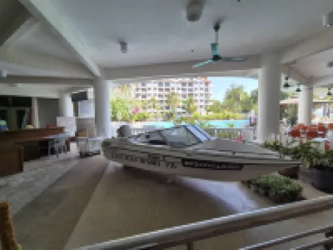 18pax GFloor 4R4B Dual-Key DOORSTEP PRIVATE BEACH, WATERSPORT, POOL, BBQ SET, WIFI