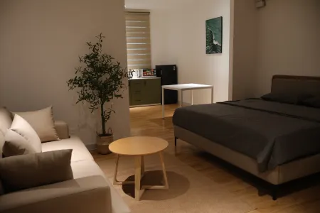 Gia Hotel & Serviced Apartment- Nhon Trach Отели в г. Nhon Trach District