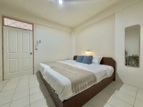 Baan B Service Apartment Hotels near Assumption College Sriracha