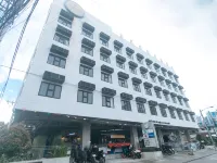 RedDoorz Premium @ MyTown New York BGC グリーンウェイ・パーク周辺のホテル