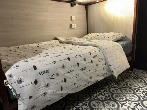 Lesbase โรงแรมในตลาดประตูน้ำ