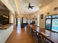 Lot 925 - A’Famosa Resort covered Pool Pickleball BBQ