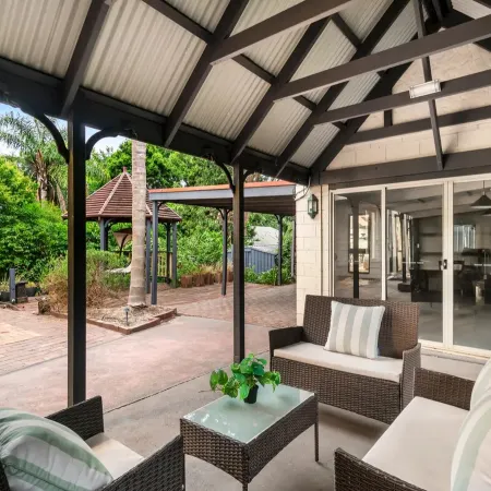 5BR 2.5BTH Family Retreat Game Room and Big Backyard
