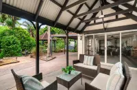 5BR 2.5BTH Family Retreat Game Room and Big Backyard - Villas