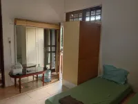 Cozzy homestay puspaloka - parking